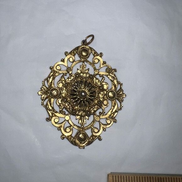 Vintage Gold Tone Baroque Style Pendant (no chain) - Picture 1 of 7